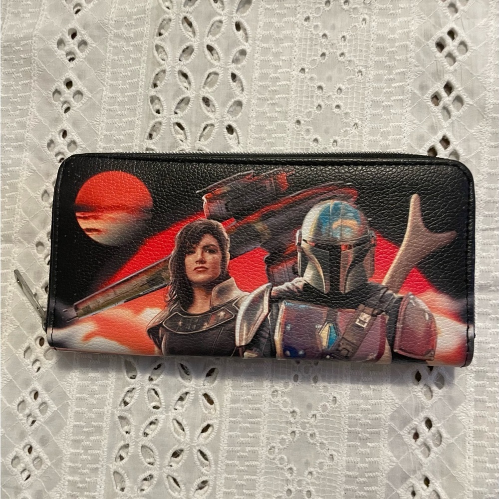 NWOT Star Wars Themed Wallet with Characters - Picture 1 of 4